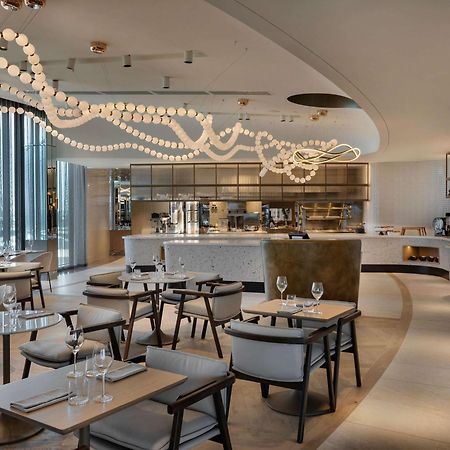 Pullman Auckland Airport Exterior foto The restaurant at the top of the hotel