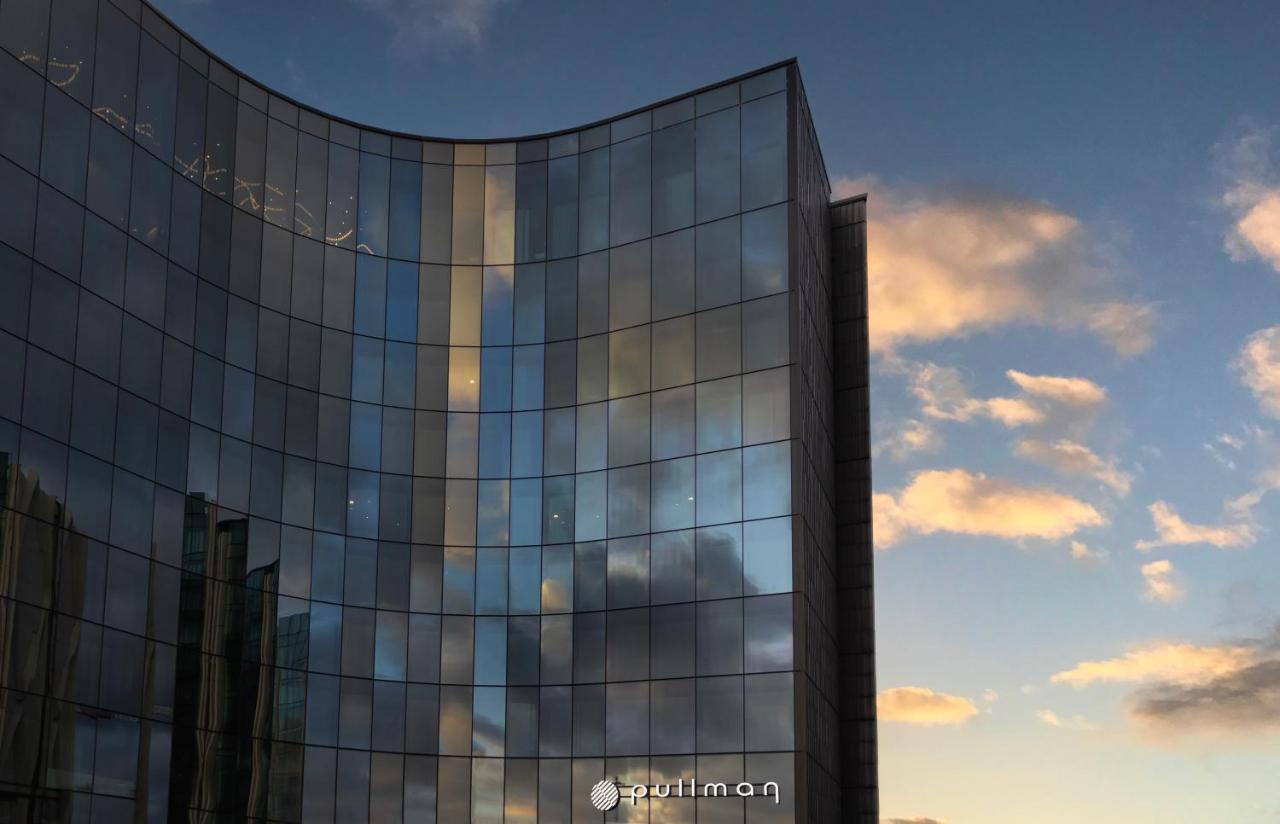 Pullman Auckland Airport Exterior foto The building at sunset
