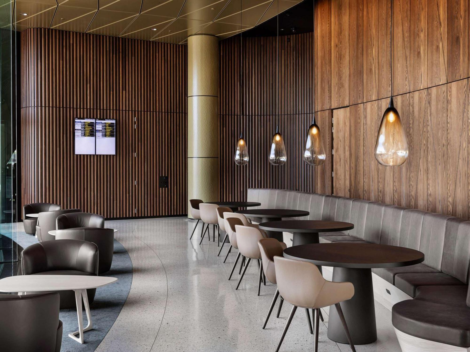 Pullman Auckland Airport Exterior foto The lounge at London Heathrow Airport