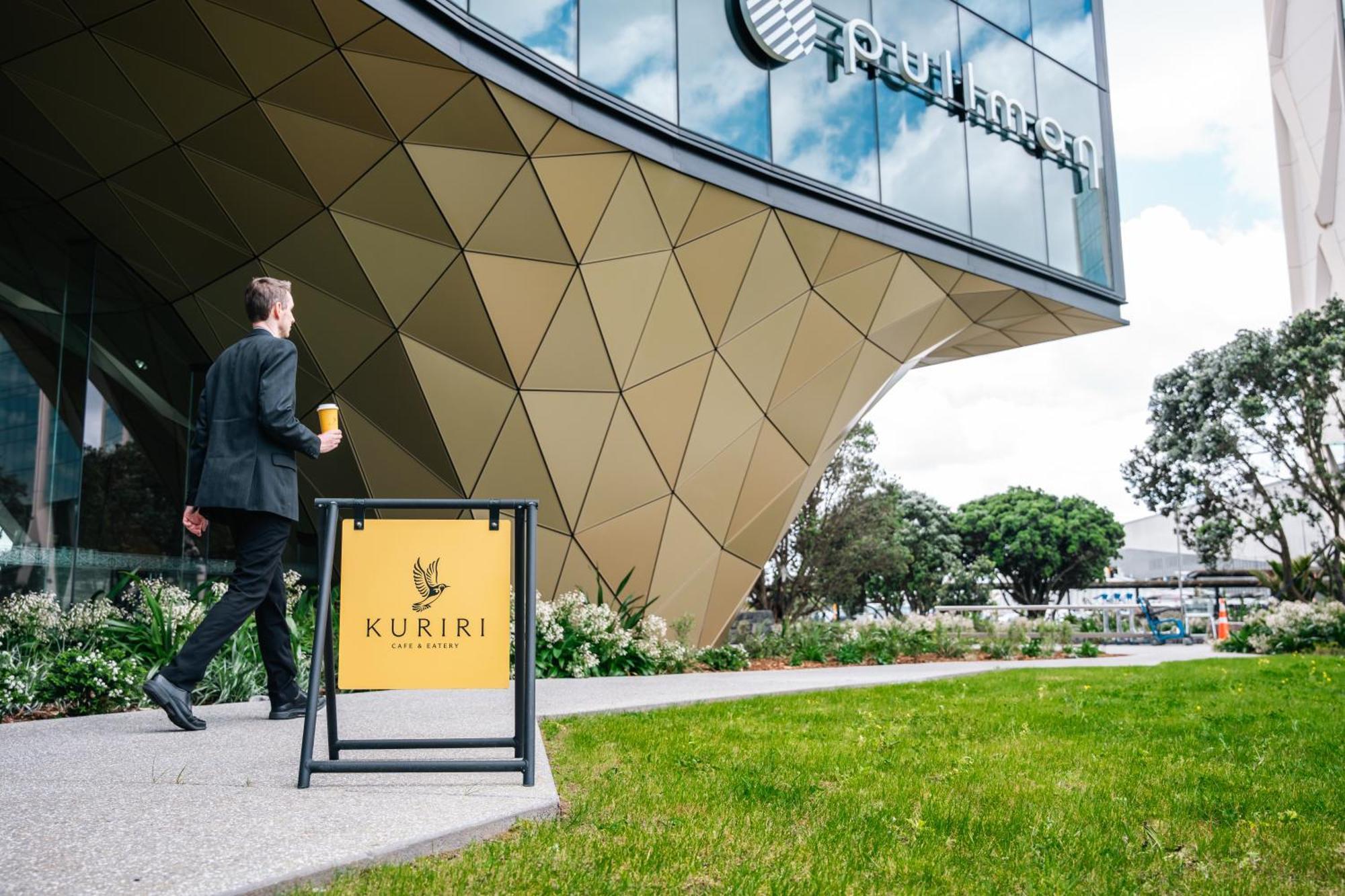 Pullman Auckland Airport Exterior foto A-frame sign
