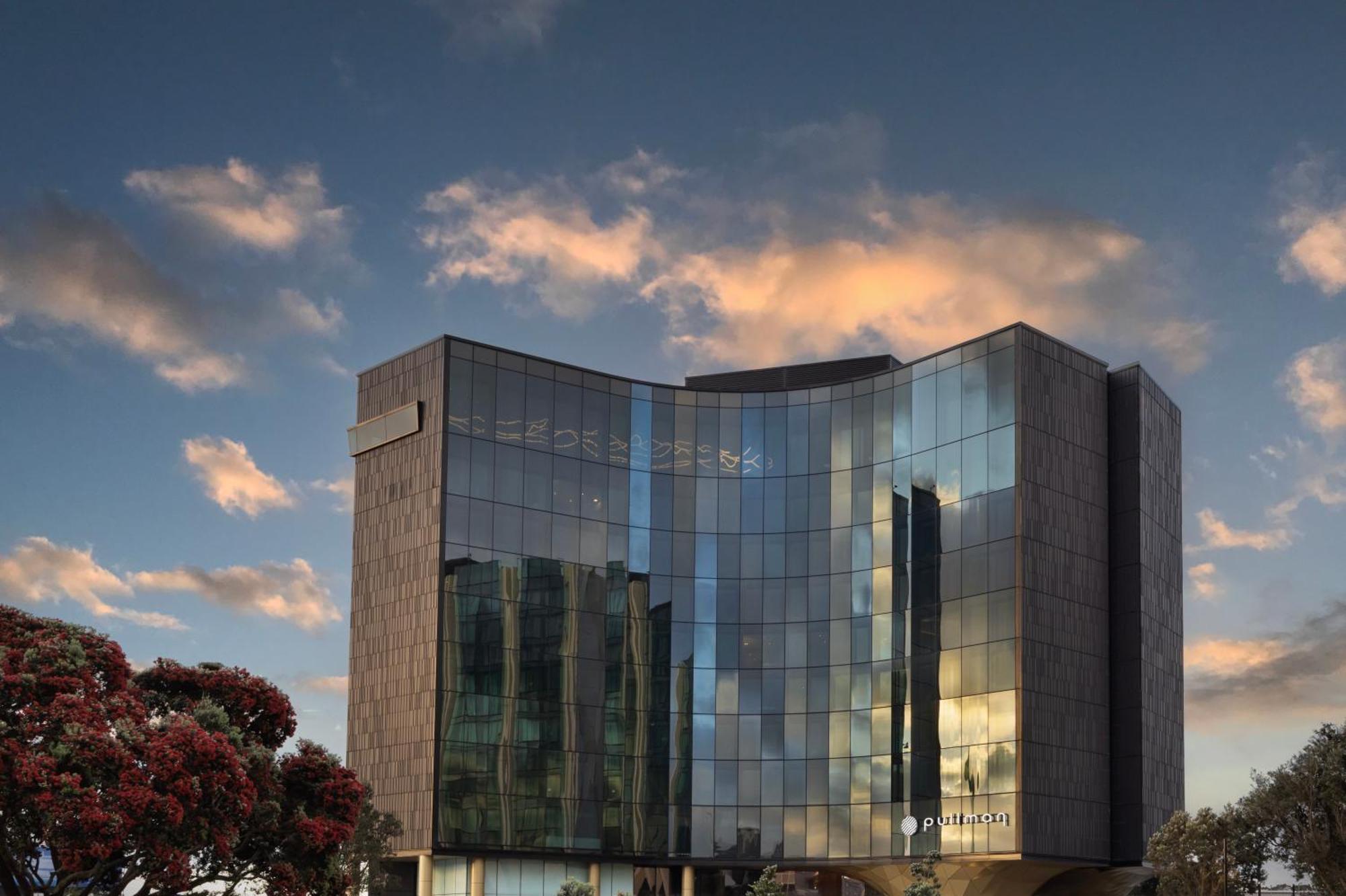 Pullman Auckland Airport Exterior foto The building of the National Museum of the Republic of Kosovo